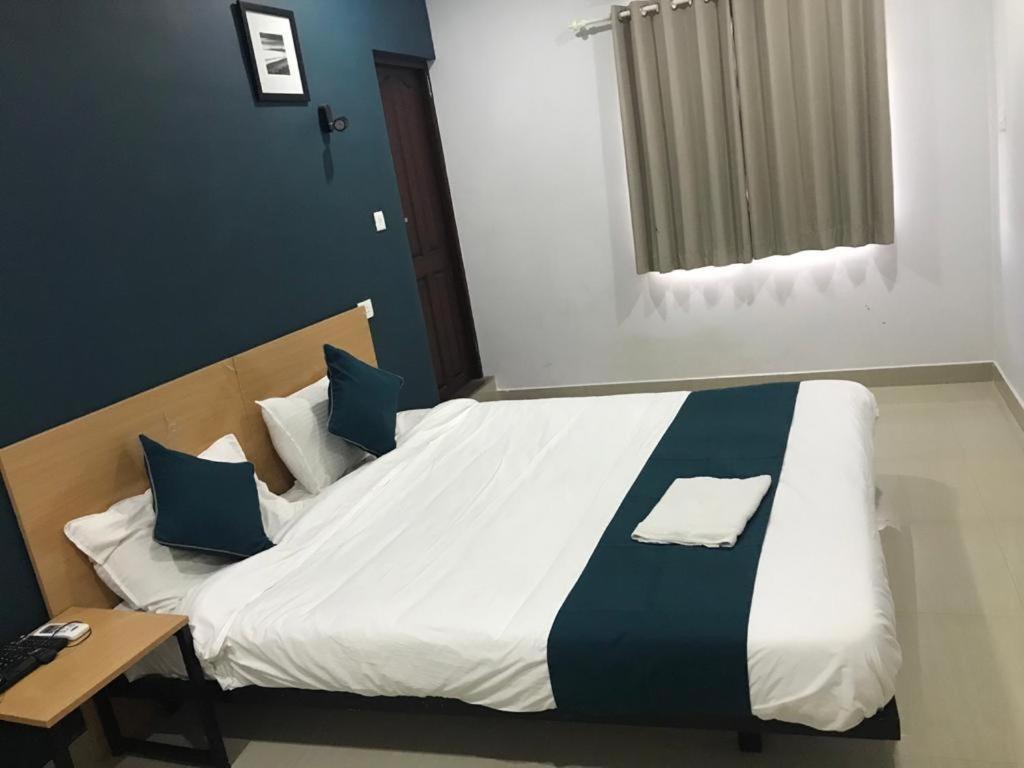 Empire Grande Suites Kochi Exterior foto